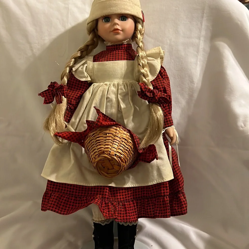 Vintage Apple Lady Doll - Picture 3 of 6